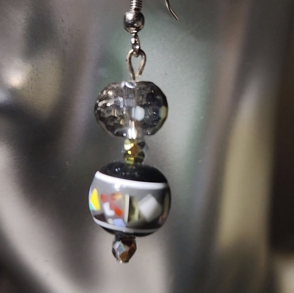 Brilliant faceted Aurora Borealis bead with handpainted Obsidian bead dangle ear - Picture 8 of 9